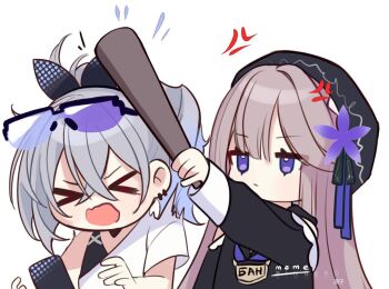 >_< 2girls anger_vein baseball_bat beret black_shirt blue_bow bonk bow cellphone chibi chibi_only closed_eyes closed_mouth commentary detached_sleeves double-parted_bangs dropping earrings english_commentary eyelashes eyewear_on_head flower grey_hair hair_bow hat hat_flower herta_(honkai:_star_rail) herta_(puppet)_(honkai:_star_rail) hitting holding holding_baseball_bat honkai:_star_rail honkai_(series) jewelry jitome long_hair multiple_girls open_mouth over-rim_eyewear phone polka_dot polka_dot_bow ponytail purple_eyes purple_flower purple_hair ringeko-chan semi-rimless_eyewear shirt short_sleeves silver_wolf_(honkai:_star_rail) single-shoulder_shirt single_sleeve smartphone sunglasses white_background white_shirt