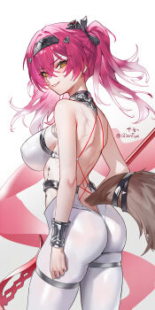 1girl ass bare_shoulders black_bow bodysuit bow breasts butt_crack collar commentary cowboy_shot grin hair_between_eyes hair_bow hairband highres large_breasts long_hair looking_at_viewer lupa_(wuthering_waves) metal_collar metal_hairband parted_lips pink_hair qianyuu_(senba) red_pupils shoulder_blades simple_background smile solo tacet_mark_(wuthering_waves) tail white_background white_bodysuit wolf_tail wuthering_waves yellow_eyes