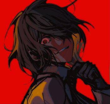 1boy akechi_gorou arm_up black_gloves brown_jacket collared_shirt floating_hair gloves hair_over_one_eye highres jacket long_sleeves looking_at_viewer male_focus necktie one_eye_covered persona persona_5 pottaikon red_background red_eyes shirt simple_background smile solo teeth upper_body white_shirt wide-eyed wing_collar