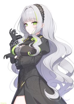 1girl arm_under_breasts black_coat black_gloves black_hairband breasts coat commentary cowboy_shot firenze_(stella_sora) from_side gloves green_eyes green_hair grey_hair hair_intakes hairband highres lace-trimmed_sleeves lace_hairband lace_trim large_breasts long_hair looking_at_viewer looking_to_the_side mizuhi_kou multicolored_hair simple_background solo stella_sora streaked_hair two-tone_hair very_long_hair wavy_hair white_background