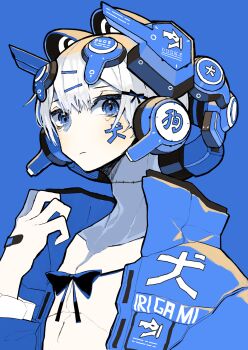 1boy bandaid blue_background blue_eyes blue_jacket blue_theme blush hair_ornament hairclip highres jacket limited_palette looking_at_viewer machine machinery male_focus muzinneki original short_hair simple_background solo upper_body white_hair