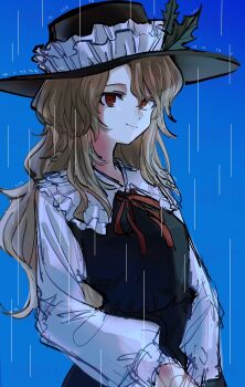 1girl ame_iru black_hat black_skirt black_vest blonde_hair breasts closed_mouth commentary_request feathers fedora frilled_hat frilled_shirt_collar frilled_sleeves frills green_feathers happy hat hat_feather highres jacket_girl_(dipp) long_hair long_sleeves neck_ribbon outdoors rain red_eyes red_ribbon ribbon shirt skirt small_breasts smile solo touhou upper_body vest water_drop wavy_hair white_shirt