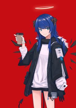 1girl appl3 arknights asymmetrical_gloves black_gloves black_horns black_jacket black_tail blue_eyes blue_hair commentary cowboy_shot cup detached_wings disposable_coffee_cup disposable_cup drink gloves halo highres holding holding_drink horns jacket long_hair long_sleeves mismatched_gloves mostima_(arknights) open_clothes open_jacket red_background shirt simple_background smile solo standing tail traditional_halo white_gloves white_halo white_shirt wings