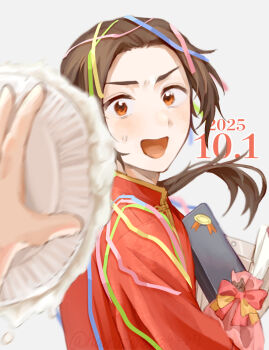1boy 1other artist_name axis_powers_hetalia bag bow brown_hair cake changpao china_(hetalia) chinese_clothes commentary confetti dated floating_hair food from_side harutoro_39487 highres holding holding_bag holding_plate long_hair looking_at_viewer low_ponytail male_focus open_mouth orange_eyes pink_bag pink_bow plate ponytail red_shirt ribbon shirt simple_background solo_focus sweatdrop symbol-only_commentary tape upper_body white_background wide-eyed yellow_bow yellow_ribbon