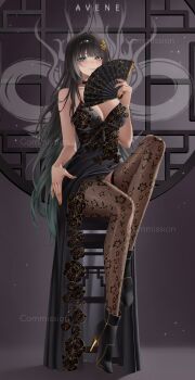 1girl alternate_costume avene_chan baizhi_(wuthering_waves) black_dress black_hair black_pantyhose blush commission dress floral_print green_eyes green_hair hair_ornament hand_fan hand_on_own_thigh highres holding holding_fan lattice light_smile logo long_hair looking_at_viewer multicolored_hair pantyhose simple_background solo very_long_hair watermark white_hair wuthering_waves