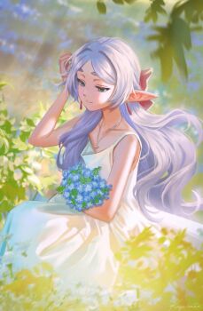 1girl artist_name bare_arms bare_shoulders blue_flower blurry blurry_background blurry_foreground bouquet bow closed_mouth commentary dress earrings elf english_commentary field flower flower_field forget-me-not_(flower) frieren green_eyes hair_bow hand_in_own_hair highres holding holding_bouquet jewelry light_smile long_hair meadow milgtea necklace outdoors parted_bangs pointy_ears red_bow ring sleeveless sleeveless_dress solo sousou_no_frieren sundress thick_eyebrows white_dress