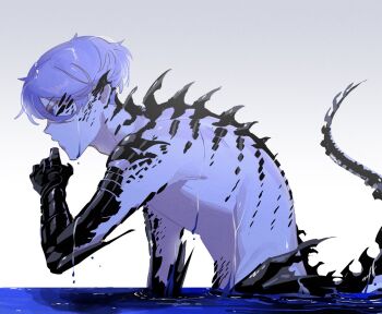 1boy black_scales black_tail blue_eyes commentary elliot_(par0llel) english_commentary film_grain from_side grey_background hair_between_eyes hand_up highres leaning_forward lizard_tail looking_ahead male_focus nude original par0llel partially_submerged profile reptile_boy short_hair simple_background solo tail upper_body very_short_hair water wet white_hair