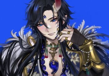 1boy a_sakanya altus_zendoji black_hair blue_background blue_eyes closed_mouth commentary english_commentary facial_mark first_stage_production fur_trim hand_up highres horns jewelry looking_at_viewer male_focus multiple_rings necklace pearl_necklace pointy_ears ring single_horn smile solo