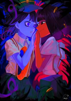 2girls black_eyes black_hair blue_skin blunt_bangs blunt_ends bob_cut colored_skin commentary drooling_blood dual_persona ena:_dream_bbq ena_(dream_bbq) ena_(series) ena_(species) floating_head green_hat hangover_ena hat highres hole_in_stomach hole_on_body low_poly multicolored_skin multiple_girls red_skin salesperson_ena shirt short_sleeves smile split-color_skin two-tone_skin usagimarumei wide-eyed