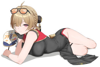 1girl absurdres ahoge black_dress black_gloves blonde_hair breasts china_dress chinese_clothes closed_mouth commentary dress eyewear_on_head fingerless_gloves gloves groin hair_over_one_eye hand_fan head_rest headgear highres holding holding_fan ir_who large_breasts looking_at_viewer orange-tinted_eyewear short_hair simple_background single_fingerless_glove smile solo sunglasses sweety_(zenless_zone_zero) thighs tinted_eyewear tuanshan variant_set white_background zenless_zone_zero