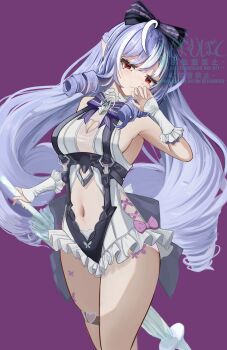 1girl absurdres breasts cleavage closed_mouth clothing_cutout drill_hair frilled_one-piece_swimsuit frills grey_hair highres holding holding_umbrella long_hair looking_at_viewer medium_breasts mole mole_under_eye multicolored_hair navel official_alternate_costume official_alternate_hairstyle one-piece_swimsuit pointy_ears purple_background purple_hair red_eyes smile solo stomach_cutout streaked_hair swimsuit twin_drills umbrella very_long_hair vivian_banshee vivian_banshee_(iris_of_the_shore) white_one-piece_swimsuit yukiwashibi zenless_zone_zero