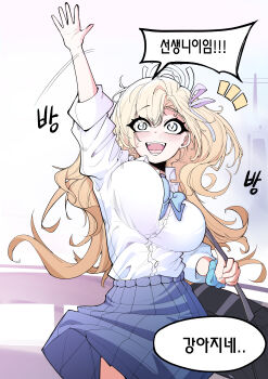 1girl absurdres asuna_(blue_archive) asuna_(school_uniform)_(blue_archive) asymmetrical_bangs bag black_choker blonde_hair blue_archive blue_bow blue_bowtie blue_skirt blush bouncing_breasts bow bowtie breasts choker chunjang cleavage collarbone commentary_request gyaru halo highres holding holding_bag kogal korean_commentary korean_text large_breasts long_hair loose_bowtie notice_lines open_collar out_of_frame outdoors pleated_skirt school_bag school_uniform scrunchie shirt shirt_tucked_in skirt skirt_rolled_up smile solo speech_bubble straight_hair translated very_long_hair waving_arms white_shirt wrist_scrunchie