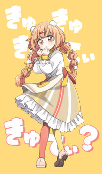 1girl :&lt; apron asymmetrical_legwear back_bow blush bow braid brown_apron brown_shoes brown_skirt center_frills collared_dress dress egg_hair_ornament food-themed_hair_ornament fork_hair_ornament frilled_dress frills from_side full_body furrowed_brow hair_ornament hairclip hand_to_own_mouth hands_up highres kirara_tamako kirara_tamako_(1st_costume) layered_sleeves loafers long_hair long_sleeves looking_at_viewer low_twin_braids mismatched_legwear momumimamomu nijisanji object_in_pocket orange_eyes orange_hair pantyhose pocket red_pantyhose shoes simple_background skirt solo standing striped_clothes striped_skirt text_background twin_braids twisted_torso two-tone_pantyhose vertical-striped_clothes vertical-striped_skirt virtual_youtuber white_dress yellow_background yellow_pantyhose