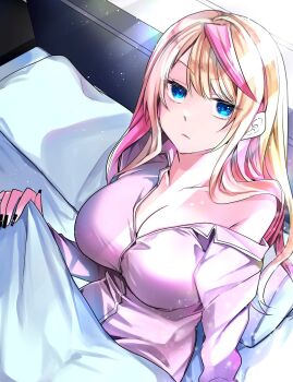 1girl blonde_hair blue_eyes breasts cleavage closed_mouth collarbone commentary_request gal_yome_no_himitsu highres kudousobaku large_breasts long_hair looking_at_viewer multicolored_hair on_bed pajamas pink_hair pink_pajamas single_off_shoulder sitting solo streaked_hair toujou_fuyuki under_covers