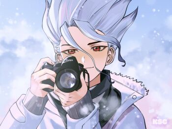 1boy artist_name black_scarf camera closed_mouth coat dr._stone fur-trimmed_coat fur_trim grey_hair grey_sweater hair_between_eyes highres holding holding_camera ishigami_senkuu jacket kuraschuu long_sleeves looking_at_viewer male_focus multicolored_hair red_eyes scarf smile snow snowing solo spiked_hair sweater upper_body white_hair winter winter_clothes winter_coat