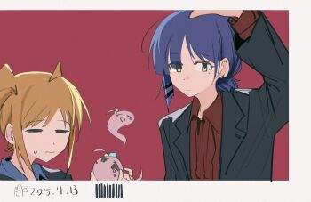 2girls =_= absurdres ahoge arm_up black_hair blonde_hair blue_hair bocchi_the_rock! chinese_commentary closed_mouth collared_shirt commentary_request dated giving_up_the_ghost gotoh_hitori gotoh_hitori_(tsuchinoko) haidao_mao highres ijichi_nijika letterboxed long_hair long_sleeves mole mole_under_eye multiple_girls red_eyes shirt short_hair side_ponytail sweatdrop upper_body yamada_ryo yellow_eyes