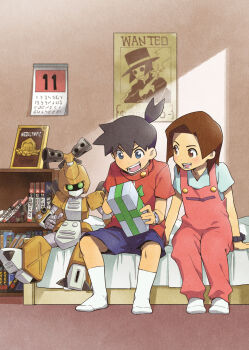 1boy 1girl amazake_arika bed bedroom black_hair blue_eyes blue_shorts book box brown_eyes brown_hair calendar_(object) commentary_request day gift gift_box gold_medal green_eyes green_ribbon highres holding holding_box holding_gift humanoid_robot indoors kaitou_retort looking_at_another medal medarot medarot_2 medium_hair metabee no_shoes on_bed overalls picture_frame pink_overalls ponytail poster_(object) red_shirt ribbon robot shelf shirt short_ponytail short_sleeves shorts sitting socks sunlight tenryou_ikki tyuga wanted_poster watch white_hair white_socks wristwatch