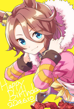 1girl animal_ears asymmetrical_clothes blue_eyes brown_hair clothes_around_waist commentary cowlick dated denim ear_ornament forehead fur-trimmed_jacket fur_trim hair_between_eyes happy_birthday highres holding_hood hood hoodie horse_ears horse_girl horseshoe jacket jacket_around_waist jeans leaning_forward light_blush long_sleeves looking_at_viewer maruyama_en messy_hair midriff narita_taishin_(nevertheless)_(umamusume) narita_taishin_(umamusume) navel pants parted_bangs pink_jacket shirt short_hair simple_background smile solo tied_shirt umamusume yellow_background yellow_shirt
