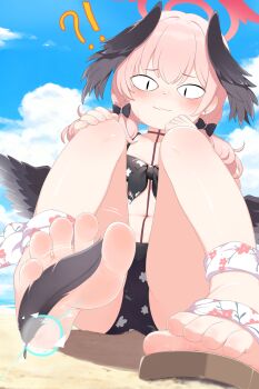 &lt;|&gt;_&lt;|&gt; 1girl absurdres barefoot beach bikini black_bikini black_wings blue_archive blush didac_fantasy feathered_wings feet floral_print front-tie_bikini_top front-tie_top halo head_wings highres koharu_(blue_archive) koharu_(swimsuit)_(blue_archive) loli official_alternate_costume pink_hair pink_halo print_bikini soles solo swimsuit toes twintails wings
