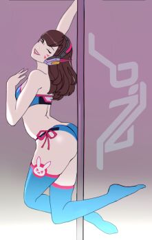 1girl ass bra brown_eyes brown_hair butt_crack_outline d.va_(overwatch) facial_mark headphones one_eye_closed overwatch panties pole pole_dancing side-tie_panties simple_background skindentation solo stripper_pole sunbeam_(artist) thighhighs underwear wink