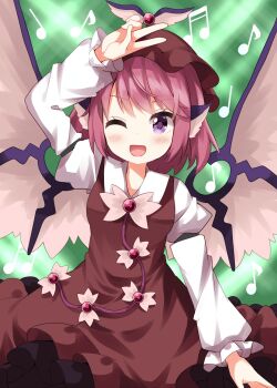 1girl ;d animal_ears arm_up bird_ears bird_girl bird_wings blush brown_dress brown_hat collared_shirt commentary cowboy_shot dress frilled_dress frilled_sleeves frills green_background hat highres long_sleeves looking_at_viewer musical_note mystia_lorelei one_eye_closed open_mouth pink_hair purple_eyes ruu_(tksymkw) shirt short_hair sleeve_garter smile solo touhou v white_shirt winged_hat wings