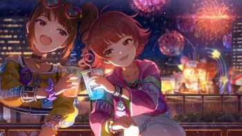 2girls blurry blurry_background brown_hair city commentary_request drill_hair fireworks game_cg idolmaster idolmaster_million_live! idolmaster_million_live!_theater_days jacket long_sleeves multiple_girls night nonohara_akane official_alternate_costume official_art outdoors pink_jacket purple_eyes railing red_eyes red_hair short_hair side-by-side side_drill sideways_glance third-party_source toasting_(gesture) yokoyama_nao