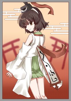 1other absurdres androgynous bare_legs bare_shoulders black_hair black_hat black_kimono border closed_mouth cowboy_shot detached_sleeves eye_of_senri faux_retro_artstyle from_behind gradient_background green_hakama grey_border hair_between_eyes hairband hakama hakama_short_skirt hakama_skirt halftone happy hat hat_ribbon highres japanese_clothes kariginu kimono kneepits kurokoge_karubi len&#039;en long_sleeves looking_at_viewer looking_back ofuda ofuda_on_clothes orange_background other_focus pointy_nose red_background red_ribbon ribbon senri_tsurubami short_hair short_kimono skirt sleeveless sleeveless_kimono smile solo standing tate_eboshi torii white_hairband white_sleeves wide_sleeves yellow_eyes