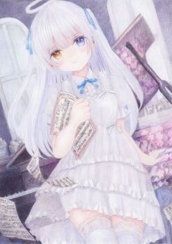 1girl blush colored_pencil_(medium) darkkanan deaf disability dress eyes_visible_through_hair grin hair_between_eyes hair_ribbon halo hearing_aid heterochromia highres indoors instrument long_hair looking_at_viewer musical_note original painting_(medium) piano pinafore_dress ribbon short_sleeves sleeveless sleeveless_dress smile solo standing thighhighs traditional_media watercolor_(medium) white_dress white_hair white_thighhighs