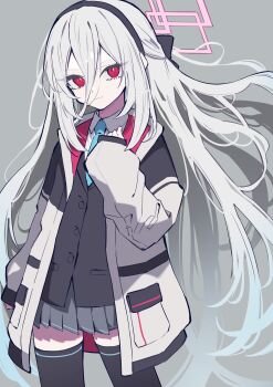1girl absurdres arm_at_side black_bow black_hairband black_thighhighs black_vest blue_archive blue_necktie bow bright_pupils closed_mouth collared_shirt commentary cowboy_shot double-parted_bangs floating_hair frown gouyoku_(greeding043) grey_background grey_hair grey_skirt hair_between_eyes hair_bow hairband half_updo halo hand_up highres jacket kei_(blue_archive) kei_(new_body)_(blue_archive) long_hair long_hair_between_eyes looking_at_viewer miniskirt necktie open_clothes open_jacket pink_halo pleated_skirt rectangular_halo red_eyes school_uniform shirt sidelocks simple_background skirt sleeves_past_wrists solo thighhighs tsurime v-shaped_eyebrows very_long_hair vest white_jacket white_pupils white_shirt zettai_ryouiki