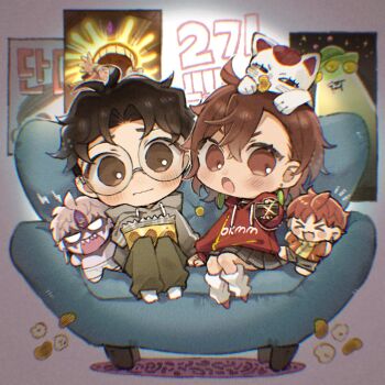 >_< 2girls 3boys abduction ayase_momo black_hair blush blush_stickers brown_eyes brown_hair cat chibi chibi_only closed_mouth comimingming commentary_request controller couch cow dandadan dual_persona earrings enjoji_jin evil_eye_(dandadan) food food_in_mouth full_body glasses grey_hair grey_hoodie hair_between_eyes highres holding holding_remote_control hood hoodie jewelry korean_commentary looking_at_viewer loose_socks maneki-neko miniskirt mongolian_death_worm multiple_boys multiple_girls on_couch on_head open_mouth pleated_skirt poster_(object) red_hair red_hoodie remote_control round_eyewear sitting skirt socks takakura_ken_(dandadan) third_eye tractor_beam tsuchinoko_(dandadan) turbo_granny_(dandadan) ufo white_socks