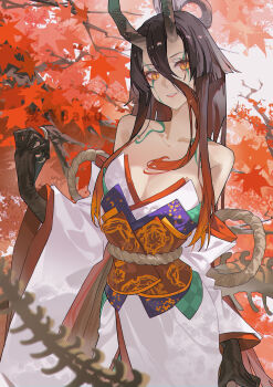 1girl absurdres bare_shoulders breasts brown_hair claws cleavage commentary_request detached_sleeves fate/grand_order fate_(series) gradient_hair grin hair_between_eyes highres horns japanese_clothes kijo_kouyou_(fate) kijo_kouyou_(third_ascension)_(fate) kimono large_breasts leaf long_hair looking_at_viewer maple_leaf multicolored_hair orange_hair ponytail rong_kui_baku rope sash skeletal_tail sleeveless sleeveless_kimono slit_pupils smile solo tail very_long_hair white_kimono wide_sleeves yellow_eyes