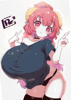 Rule 34 | 1girl, alternate hairstyle, black choker, black panties, black shirt, black thighhighs, breasts, choker, crossed fingers, devil horns (gesture), dragon girl, dragon horns, gradient hair, horns, huge breasts, ilulu (maidragon), kobayashi-san chi no maidragon, lace, lace panties, long hair, multicolored hair, panties, pointy ears, ponytail, purple hair, red eyes, red hair, reiwa rerere, shirt, signature, smile, solo, standing, t-shirt, thighhighs, underwear