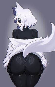 1girl animal_ear_fluff animal_ears ass ass_focus black_bodysuit black_gloves bodysuit borrowed_character doce female_focus fox_ears fox_girl fox_tail from_behind gloves grey_background grin hands_on_own_ass highres lab_coat looking_back original short_hair smile solo sunglasses tail white_hair