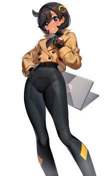 1girl aged_up black_bodysuit black_gloves black_hair blue_eyes bodysuit bodysuit_under_clothes brown_jacket commentary_request computer covered_navel cowlick dark-skinned_female dark_skin emma_(pokemon) gloves hair_between_eyes hair_ornament hand_on_own_hip highres holding holding_poke_ball jacket laptop looking_at_viewer mega_stone nintendo orange_gloves parted_lips poke_ball poke_ball_(basic) pokemon pokemon_legends:_z-a ririko_(zhuoyandesailaer) short_hair sidelocks simple_background smile solo standing swept_bangs white_background