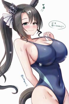 1girl animal_ears black_hair breasts competition_swimsuit cowboy_shot gloves green_eyes hair_between_eyes highres horse_ears horse_girl horse_tail large_breasts lio_(maguri) looking_at_viewer one-piece_swimsuit satono_crown_(umamusume) side_ponytail smile solo swimsuit tail umamusume white_background