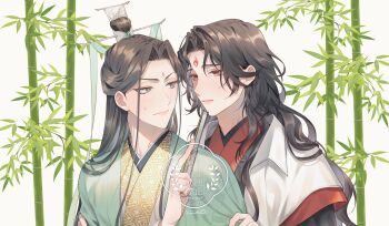 2boys bamboo bindi bishounen black_hair black_hanfu chinese_clothes closed_mouth crying curtained_hair facial_mark forehead_mark green_hanfu green_ribbon hair_bun hand_fan hanfu highres holding holding_fan long_hair long_sleeves luo_binghe male_focus multiple_boys red_eyes renzha_fanpai_zijiu_xitong ribbon shen_qingqiu two-tone_hanfu two-tone_robe wanoha7 wavy_hair xiao_guan_(headdress) zuiyin