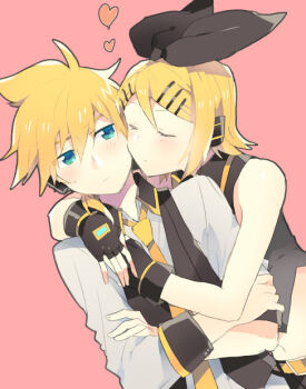 1boy 1girl black_bow kagamine_rin_(black_star) blonde_hair kagamine_len_(blue_moon) blush bow brother_and_sister cheek-to-cheek closed_eyes collared_shirt crossed_arms green_eyes hair_ornament hairclip headphones heads_together headset heart hetero holding hug kagamine_len kagamine_rin kodoku_no_hate_(vocaloid) necktie pink_background project_diva_(series) project_diva_extend shirt short_hair siblings sinaooo twins vocaloid