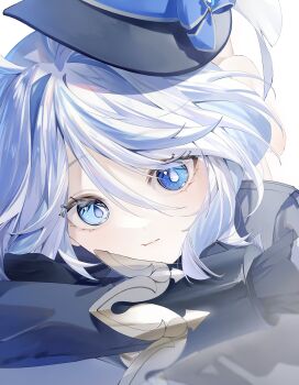 1girl ahoge black_gloves blue_eyes blue_hair blue_headwear blue_jacket closed_mouth drop-shaped_pupils furina_(genshin_impact) genshin_impact gloves hat head_rest heterochromia highres jacket long_sleeves looking_at_viewer mismatched_pupils multicolored_hair staring streaked_hair symbol-shaped_pupils top_hat white_hair yukiusagi_(snowrabbit0508)