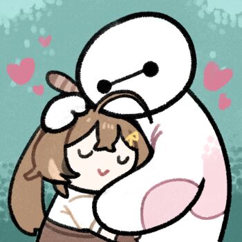 1girl 1other :&gt; ahoge baymax big_hero_6 brown_corset brown_hair clipe closed_eyes corset crossover disney feather_hair_ornament feathers green_background hair_ornament hairclip heart hololive hololive_english hug multicolored_hair nanashi_mumei nanashi_mumei_(1st_costume) ponytail robot shirt smile solid_circle_eyes streaked_hair virtual_youtuber white_shirt