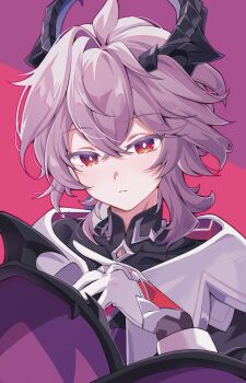 1boy black_horns black_shirt bright_pupils closed_mouth colored_eyelashes commentary_request diamond-shaped_pupils diamond_(shape) dragon_boy dragon_horns dragon_wings durin_(genshin_impact) genshin_impact geumxxi gloves hair_between_eyes highres horns korean_commentary looking_at_viewer male_focus medium_hair purple_background purple_hair red_background red_eyes shirt solo symbol-shaped_pupils two-tone_background upper_body white_gloves white_pupils wings