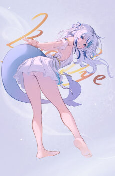 1girl absurdres alternate_costume armlet armpit_crease arms_behind_back ass barefoot blue_eyes blue_hair commentary_request dress english_text feet fins fish_tail from_behind full_body gawr_gura gold_armlet grey_background grin highres hololive hololive_english leaning_forward long_hair looking_at_viewer mishiya_(misiya_dream) multicolored_hair off-shoulder_dress off_shoulder red_pupils shark_girl shark_tail sharp_teeth short_dress smile soles solo standing streaked_hair tail teeth text_background virtual_graduation_commemoration virtual_youtuber white_dress white_hair