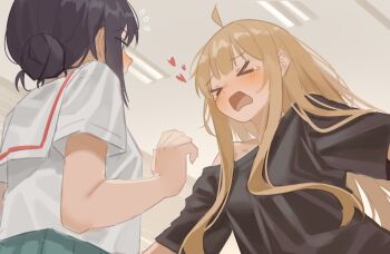 >_< 2girls ahoge black_hair black_shirt blonde_hair cho_kaguya-hime! commentary_request flying_sweatdrops from_below heart kaguya_(cho_kaguya-hime!) long_hair milktea_(gggrrr2000) multiple_girls open_mouth outstretched_arms sailor_collar sakayori_iroha school_uniform serafuku shirt spread_arms white_sailor_collar white_shirt yuri