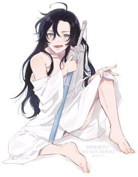 1boy ahoge alternate_costume alternate_hairstyle androgynous bare_shoulders barefoot bathrobe bichen_sword black_hair blush borrowed_weapon collarbone commentary_request fangs feet full_body grey_eyes hair_between_eyes hand_on_own_knee hickey highres holding holding_sword holding_weapon implied_yaoi jian_(weapon) kabe_bo knee_up long_hair looking_at_viewer male_focus messy_hair modao_zushi naked_robe off_shoulder open_clothes open_mouth open_robe robe sheath sheathed sidelocks simple_background sitting smile solo spread_legs sword sword_tassel tassel toes twitter_username weapon wei_wuxian white_background white_robe
