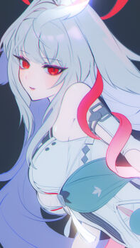 1girl armlet bare_shoulders breasts china_dress chinese_clothes commentary commentary_request dark_background dress droopy_ears english_commentary hair_intakes hairband highres jewelry long_hair looking_at_viewer medium_breasts mixed-language_commentary official_alternate_hair_color parted_lips red_eyes see-through_horns silver_armlet solo unfinished upper_body white_dress white_hair white_hairband ye_shunguang zenless_zone_zero ziiiing