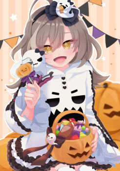 1girl :d absurdres ahoge artist_name assault_lily black_bow black_hairband blurry blurry_background blush bow bow_hairband candy commentary_request cowboy_shot food frilled_hoodie frilled_sleeves frills ghost_costume ghost_hair_ornament ghost_print grey_hair hair_between_eyes hair_bow hairband halloween halloween_bucket halloween_costume hands_up highres holding holding_candy holding_food holding_lollipop hood hood_down hoodie jack-o&#039;-lantern lollipop long_hair long_sleeves looking_at_viewer lower_teeth_only multicolored_hair natsuyu_shiyu official_alternate_costume open_mouth orange_background print_hoodie sasaki_ran signature sitting smile solo streaked_hair striped_background teeth thighhighs twitter_username vertical-striped_background white_hoodie white_thighhighs wide_sleeves yellow_eyes