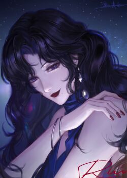 1girl absurdres bare_arms bare_shoulders black_hair blue_dress bracelet brooch cat's_eye character_name curly_hair dress earrings from_side half-closed_eyes hand_on_own_shoulder heibai_bangbing highres jewelry kisugi_rui lens_flare looking_at_viewer looking_to_the_side mole mole_under_mouth nail_polish night night_sky parted_bangs purple_eyes red_lips red_nails silver_bracelet sky smile solo star_(sky) teardrop_earrings upper_body