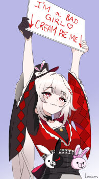1girl :3 absurdres arms_up arrow_(symbol) artist_name black_gloves black_hat bow commentary danganronpa_(series) english_commentary facial_mark gloves hair_intakes hat hat_bow highres holding holding_sign honkai:_star_rail honkai_(series) lenni_(lenniwam) long_hair mark_under_both_eyes mini_hat mini_top_hat pink_eyes purple_background red_shirt shirt sign signature single_glove smile solo sparkle_(honkai:_star_rail) sparxie_(honkai:_star_rail) top_hat upper_body very_long_hair white_bow white_hair wide_sleeves