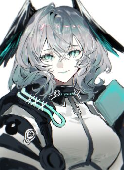 1girl aqua_eyes aqua_lips arknights breasts chinese_commentary closed_mouth commentary_request daotie_0_ouyu_wuqing_1 feathered_wings grey_hair hair_between_eyes head_wings highres ho'olheyak_(arknights) jacket large_breasts looking_at_viewer medium_hair simple_background smile solo upper_body white_background white_jacket wings
