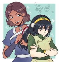 2girls :d aang alternate_hair_length alternate_hairstyle avatar:_the_last_airbender avatar_legends belt blush brushing_another&#039;s_hair brushing_hair collarbone crossed_arms dark-skinned_female dark_skin green_belt green_shirt grey_eyes heart highres katara long_hair multiple_girls open_mouth pichichustudio pout shirt short_hair short_sleeves smile sokka teeth toph_beifong upper_body upper_teeth_only