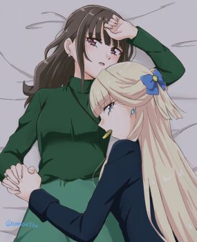 2_heartlight-67 2girls black_shirt blonde_hair blue_bow blue_eyes blush bow brown_hair commentary_request earrings fang green_shirt green_skirt hair_bow hair_down highres holding_hands interlocked_fingers jewelry long_hair looking_at_viewer mouth_hold multiple_girls necklace_in_mouth nekoyashiki_mayu nekoyashiki_yuki on_bed parted_lips pink_eyes precure ring shirt skirt twitter_username wonderful_precure! yuri